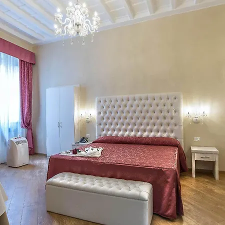 Trevi 4*