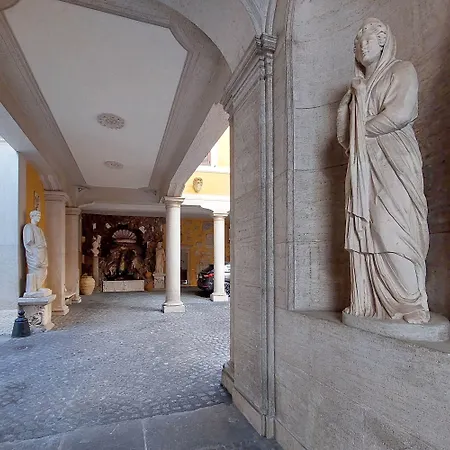 Trevi 4*