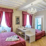 Trevi 4*