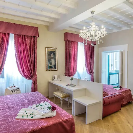 Trevi 4*